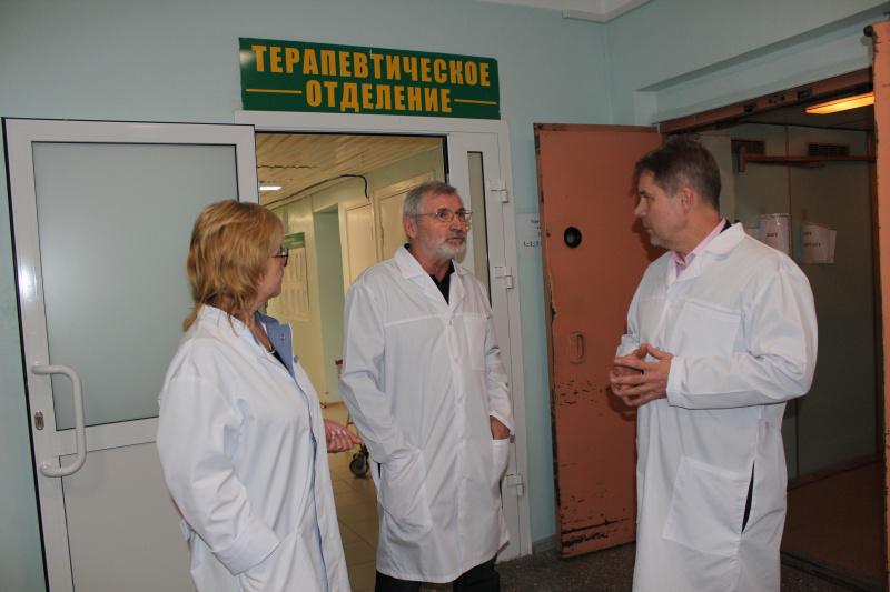 Олег Ярошенко посетил медицинские учреждения...